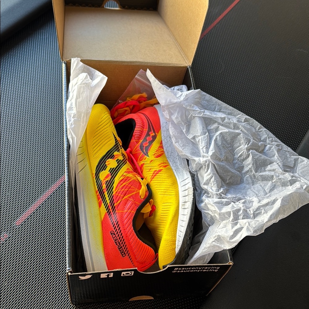 EUC Saucony Fastwitch 9 racing flats - Red and Yellow